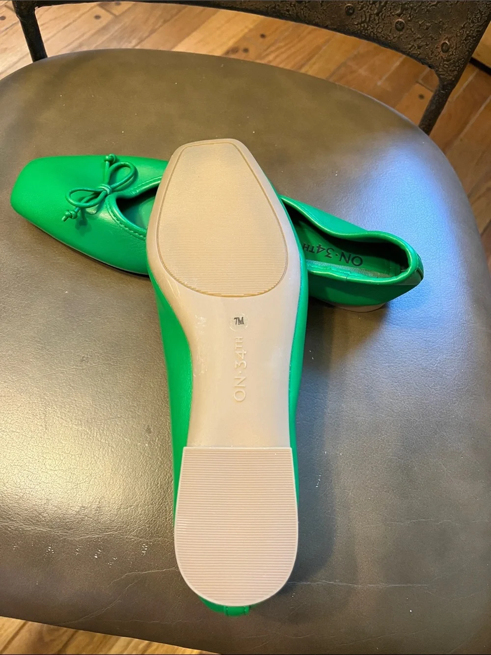On Running Green Square-Toe Ballet Flats with Bow